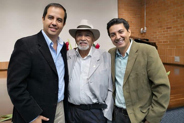 Con el autor y Mario Tierra en el lanzamiento del libro