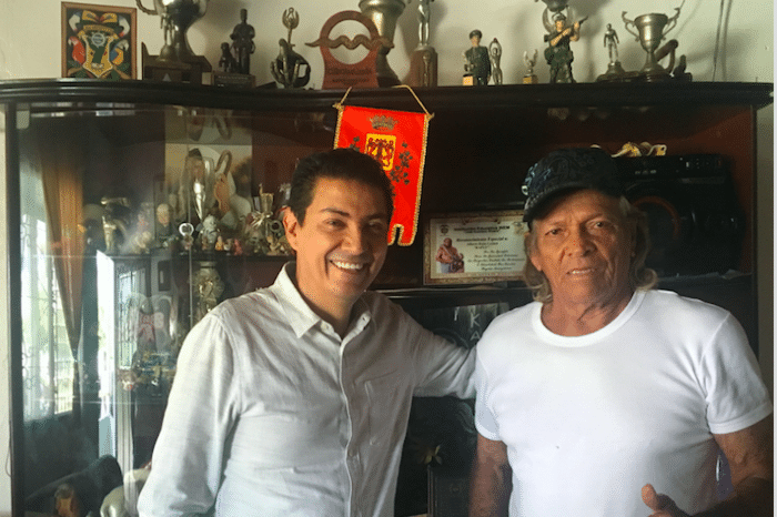 Con el legendario Kapax