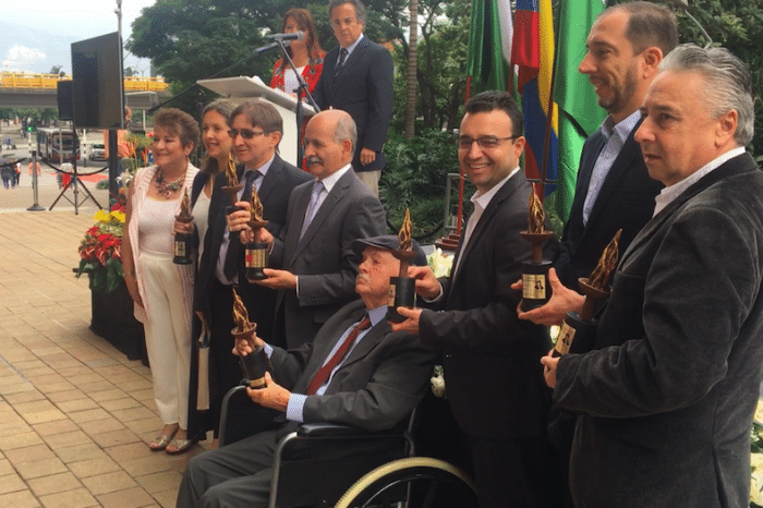 Periodistas galardonados por el Club de la Prensa de Medellín